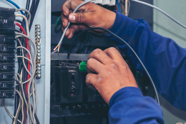 Best Affordable Emergency Electrician  in Hampton, IA