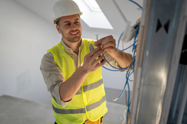 Best Affordable Emergency Electrician  in Hampton, IA